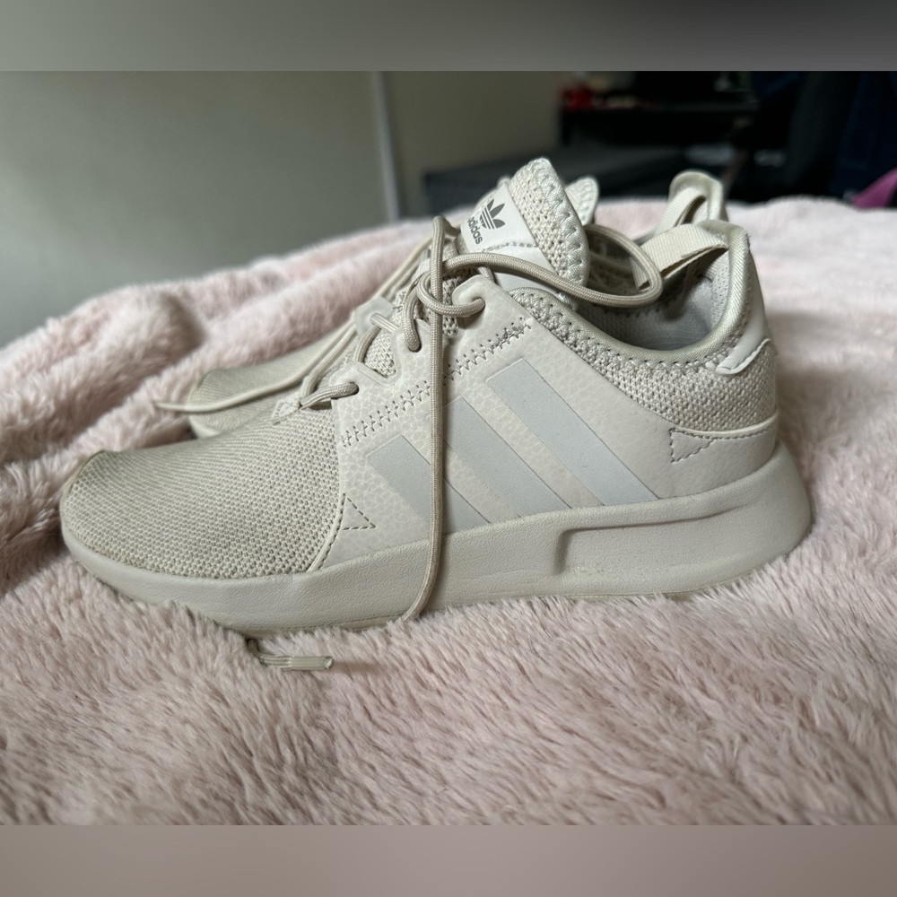 Unisex size 4 men adidas or women’s 5.5
